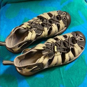 Gently used women’s 6.5 keen